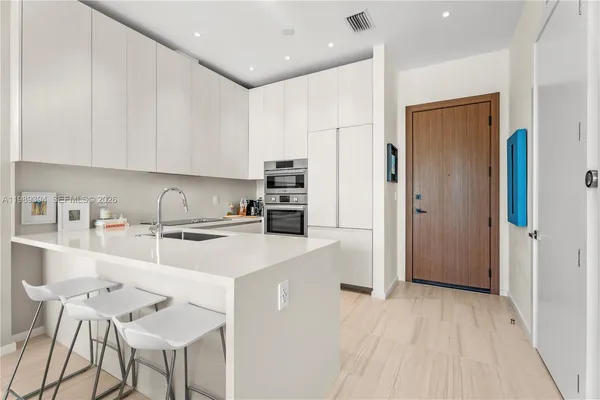 $7,200 | 3156 Southwest 27th Avenue, Unit 202, Miami, FL 33133