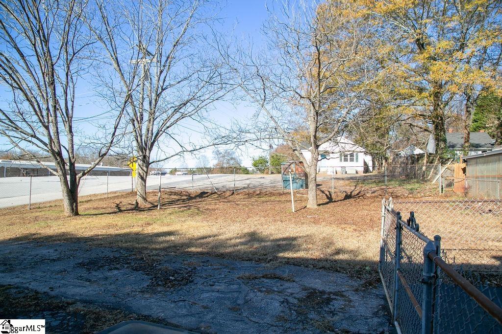 201 State Park Road Greenville, SC 29609 - Photo 4 of 35 Gallery Image 4