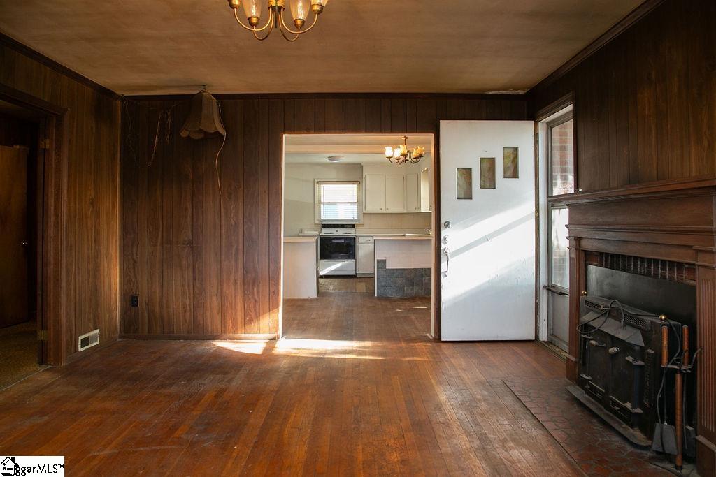 201 State Park Road Greenville, SC 29609 - Photo 5 of 35 Gallery Image 5