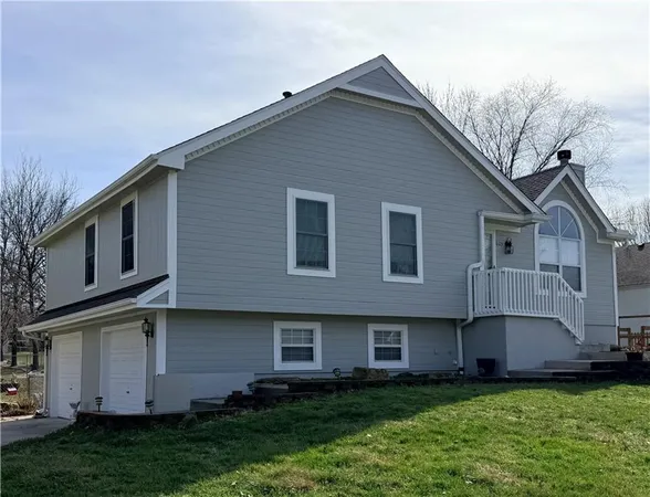 $349,000 | 605 Oak Drive, Raymore, MO 64083