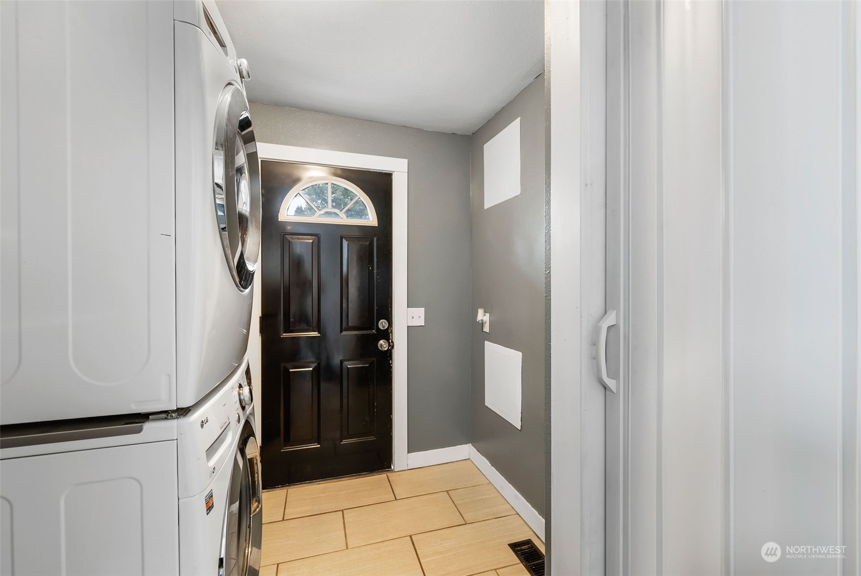 2711 Maple Street Bremerton, WA 98310 - Photo 20 of 23 a view of an entryway