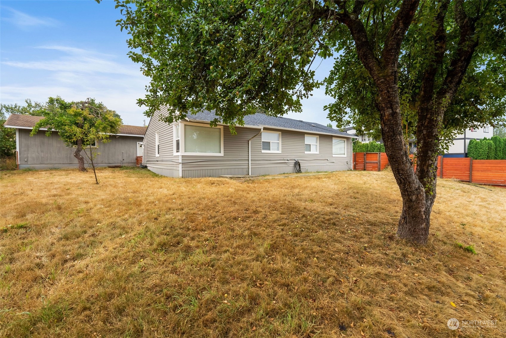 2711 Maple Street Bremerton, WA 98310 - Photo 5 of 23