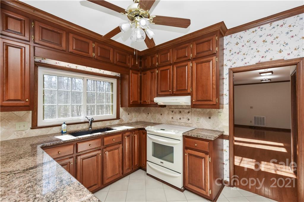 202 Nelson Road Matthews, NC 28104 - Photo 12 of 47 Gallery Image 12