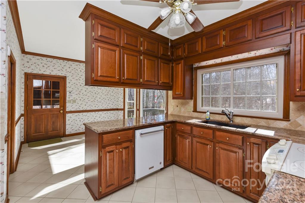 202 Nelson Road Matthews, NC 28104 - Photo 13 of 47 Gallery Image 13