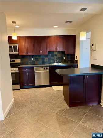 $2,900 | 8305 Bergenline Avenue, Unit 25, North Bergen, NJ 07047