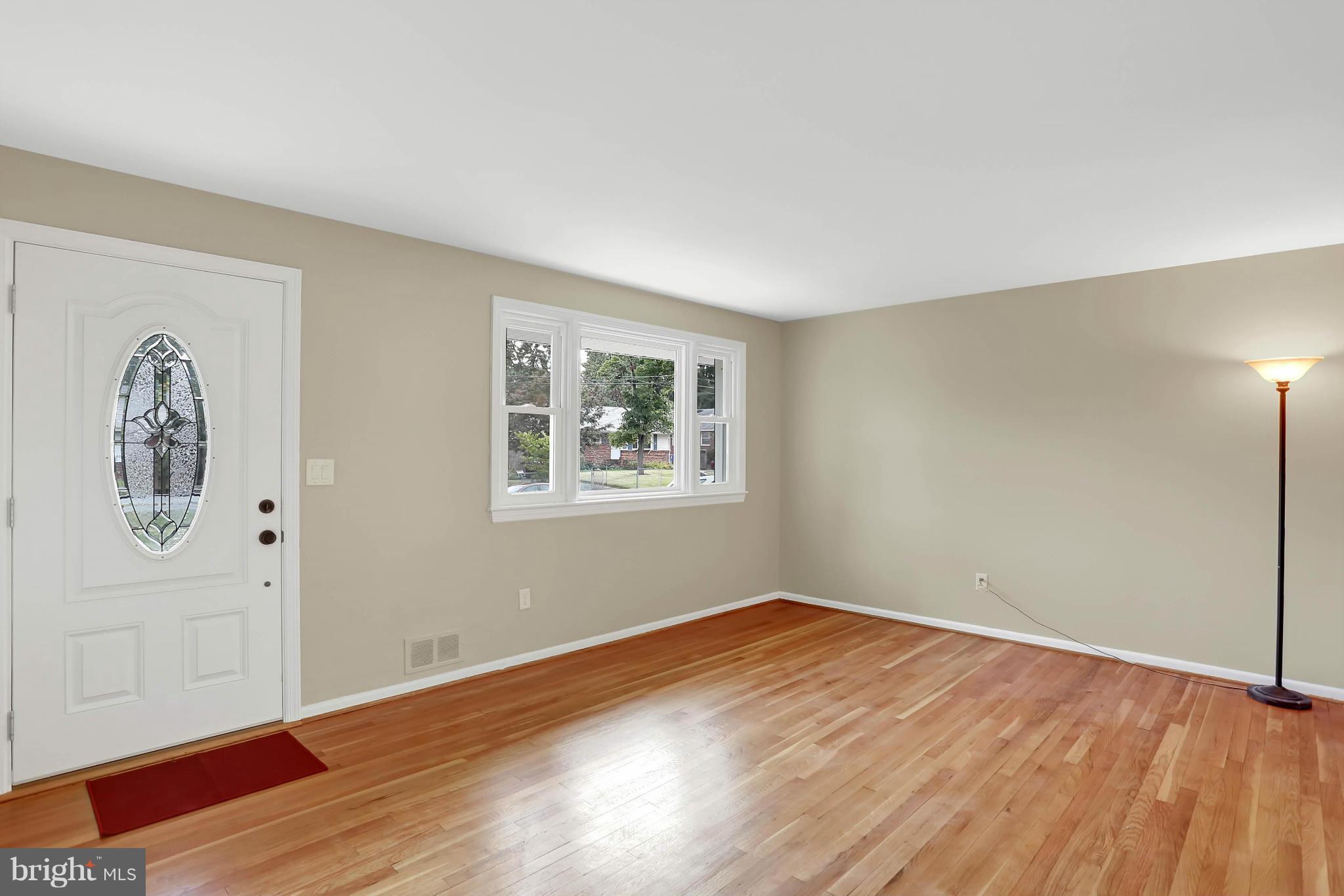 4904 Niagara Road College Park, MD 20740 - Photo 3 of 28 Living Room