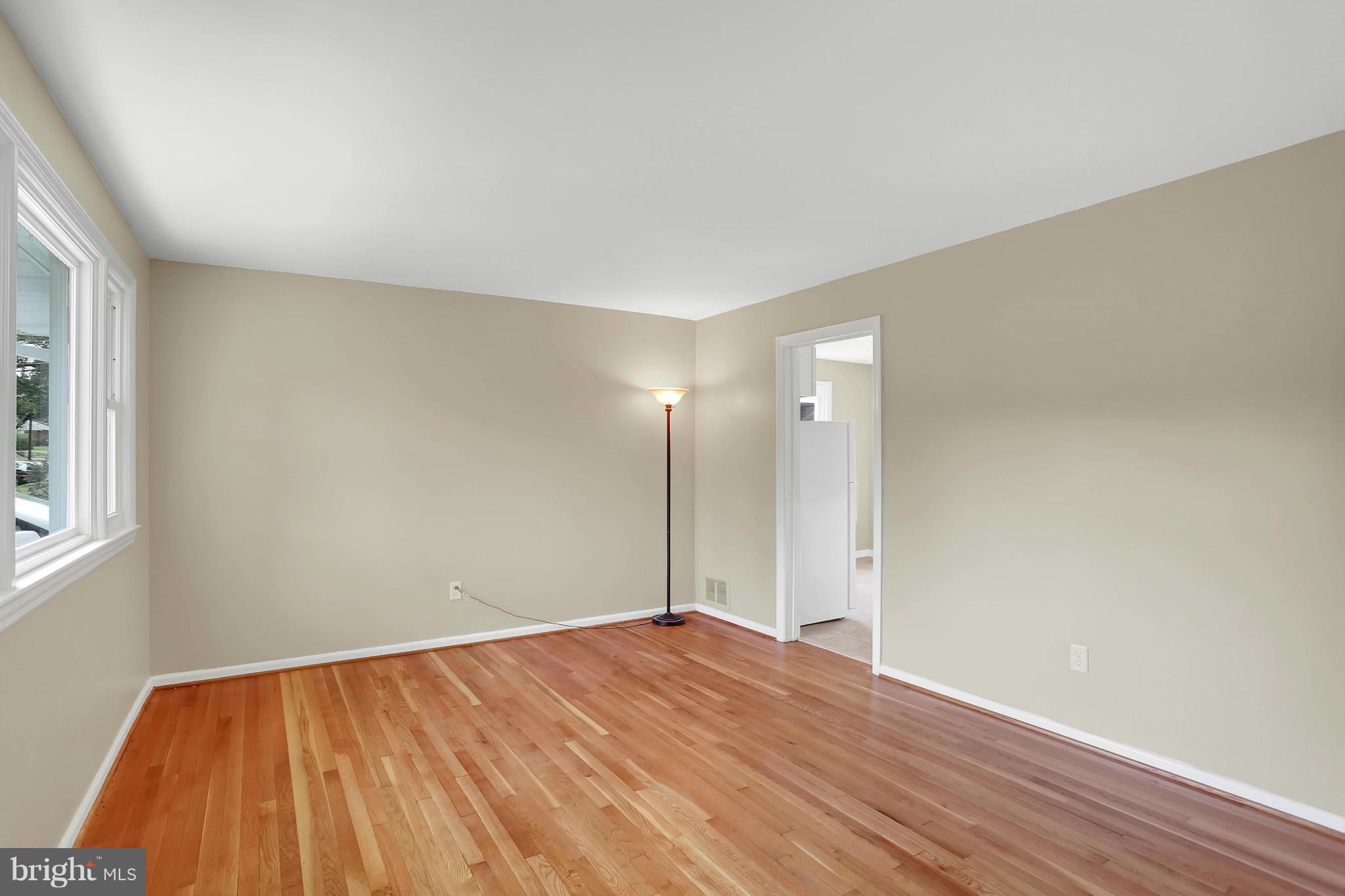 4904 Niagara Road College Park, MD 20740 - Photo 4 of 28 Living Room