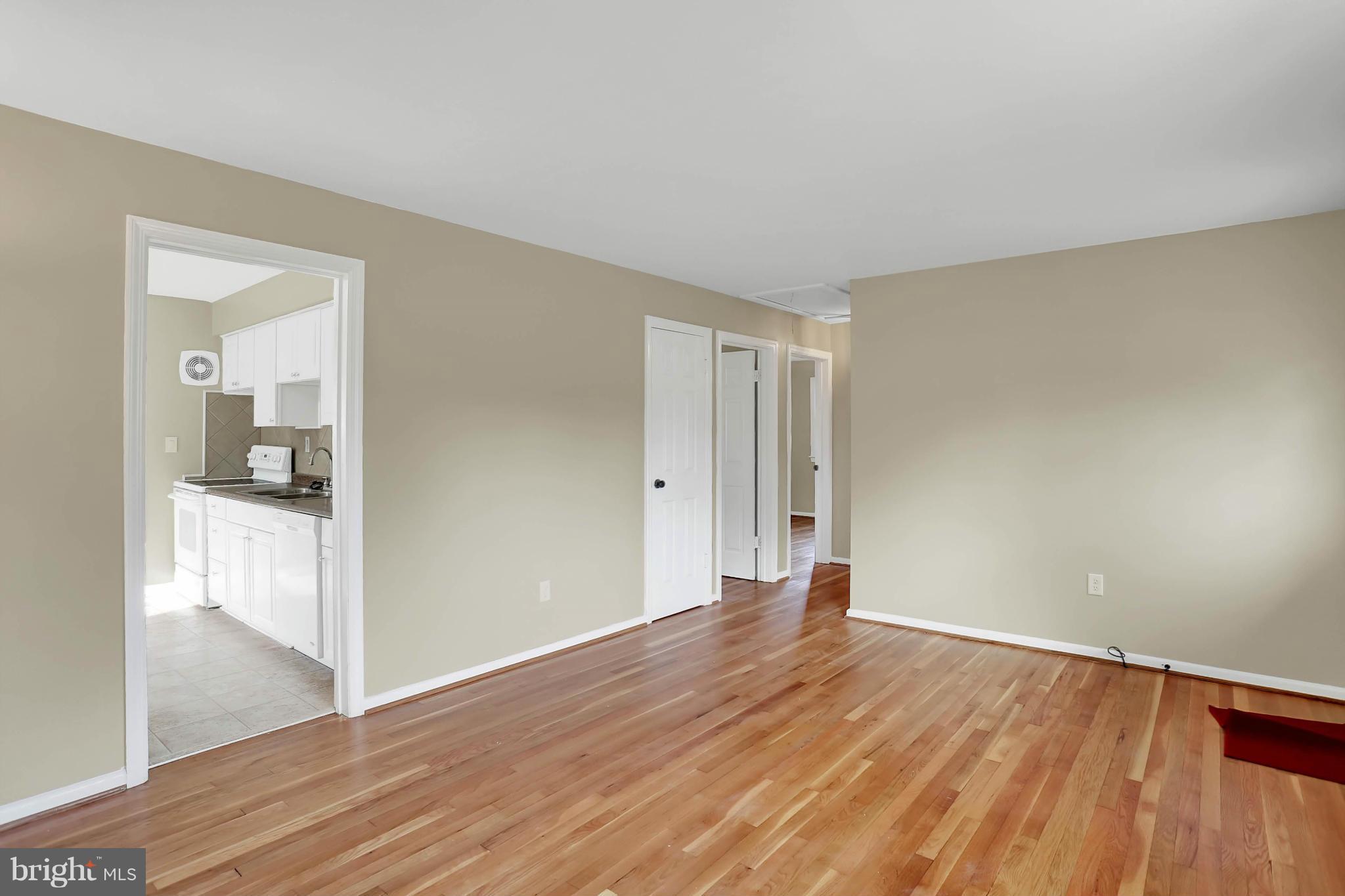 4904 Niagara Road College Park, MD 20740 - Photo 5 of 28 Living Room