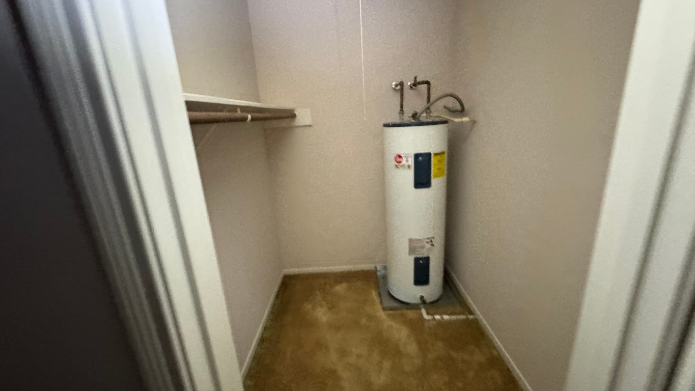 2162 Paso Rello Drive Houston, TX 77077 - Photo 26 of 32 a view of walk in closet