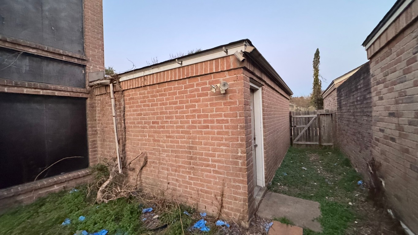 2162 Paso Rello Drive Houston, TX 77077 - Photo 27 of 32 a backyard of a house