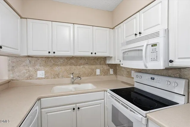 $285,000 | 5305 Oliver Court, Clayton, NC 27520