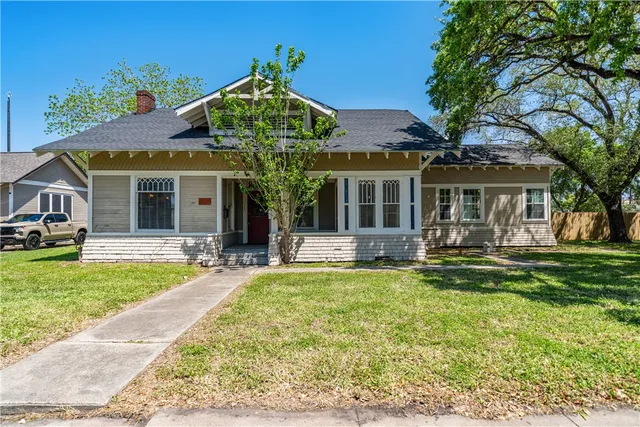 $1,695 | 414 East Kenedy Avenue, Kingsville, TX 78363
