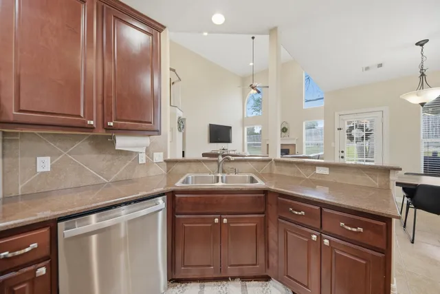 a view of a house with backyard and a tree