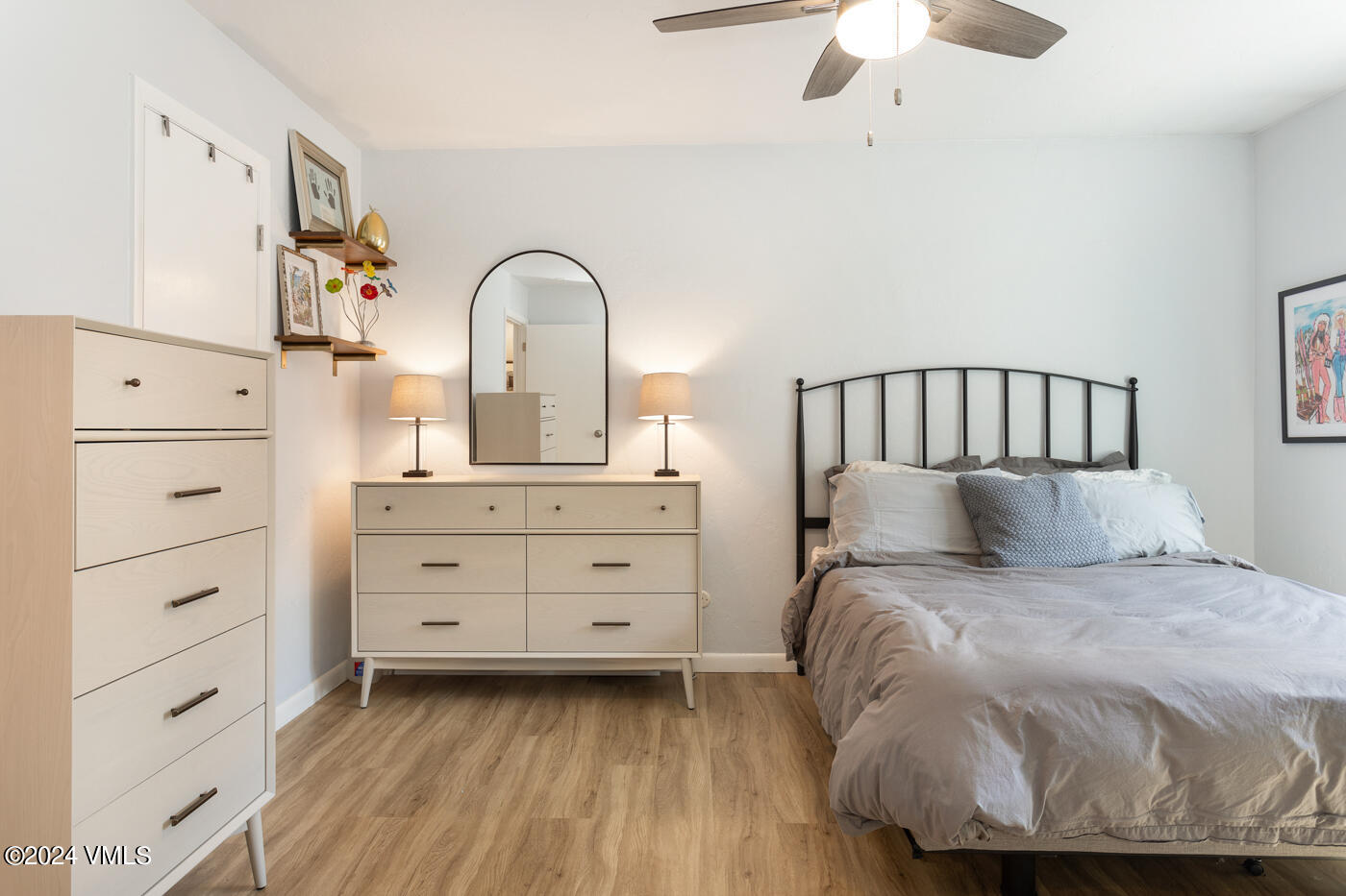 2199 Chamonix Lane, Unit 9 Vail, CO 81657 - Photo 17 of 24 a bedroom with a bed and a dresser