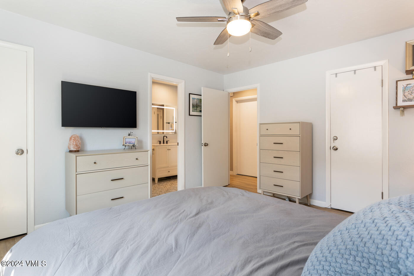 2199 Chamonix Lane, Unit 9 Vail, CO 81657 - Photo 18 of 24 a bedroom with a bed and a flat screen tv