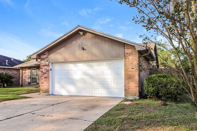 a view of a house with a yard and garage