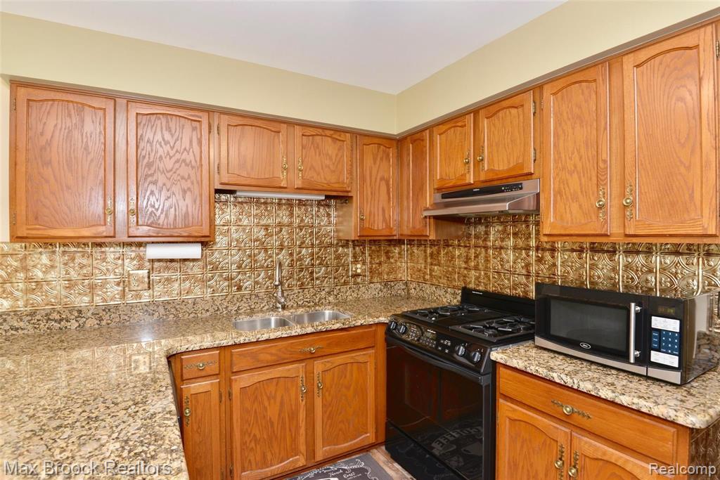 233 Coldiron Drive Rochester Hills, MI 48307 - Photo 7 of 24