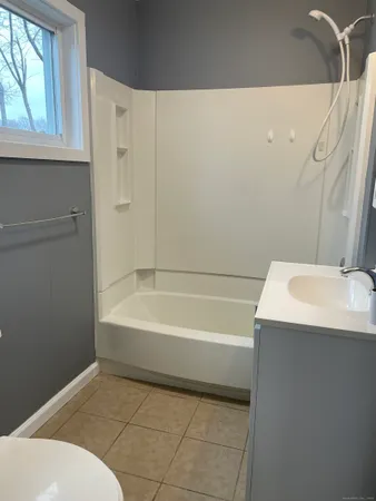 $1,900 | 132 Gridley Street, Bristol, CT 06010