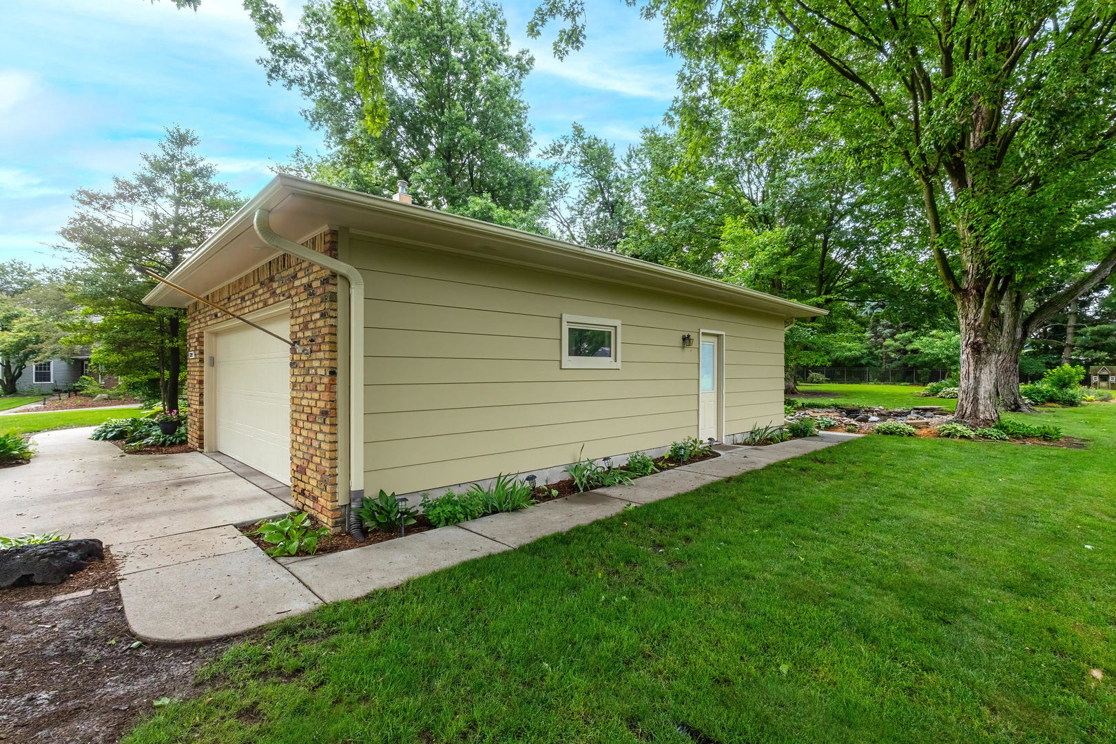 2205 Winding Hill Road Davenport, IA 52807 - Photo 42 of 64