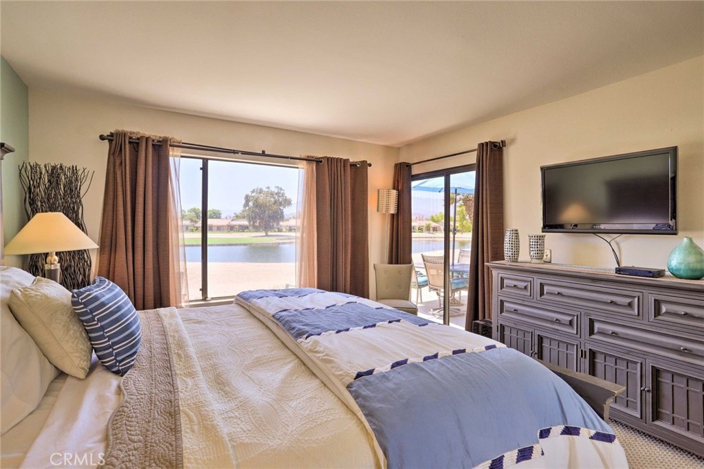 77313 Preston Trail Palm Desert, CA 92211 - Photo 7 of 15 a bedroom with a large bed and a flat screen tv