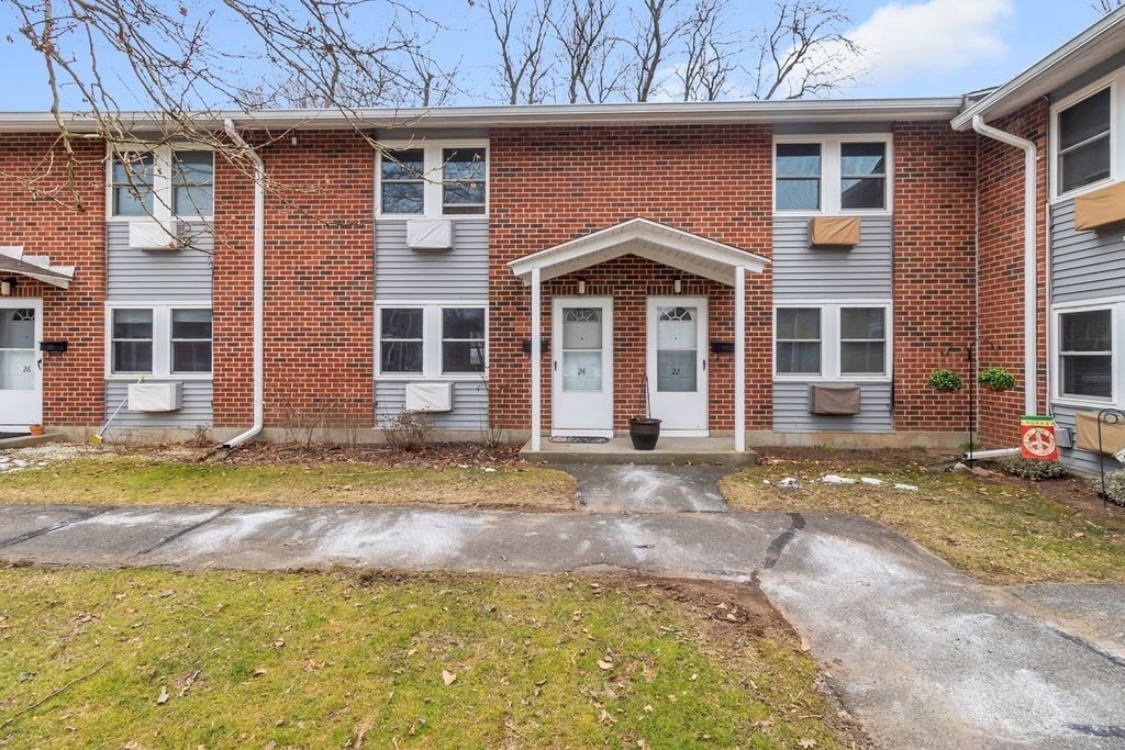24 Manor Court, Unit 24 Springfield, MA 01118 - Photo 1 of 25 Gallery Image 1