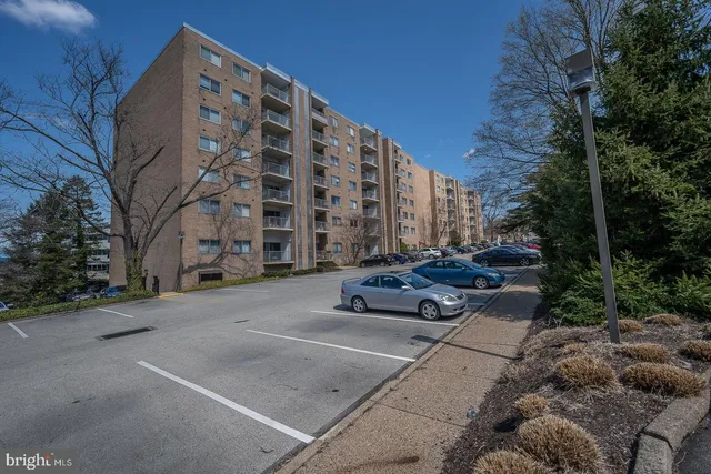 a car parked in front of a building