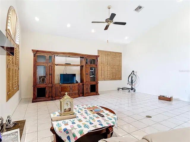 a view of entryway with a front door