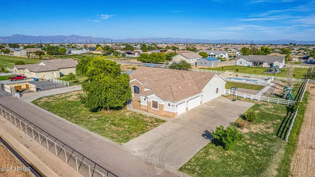 a view of an houses with a yard