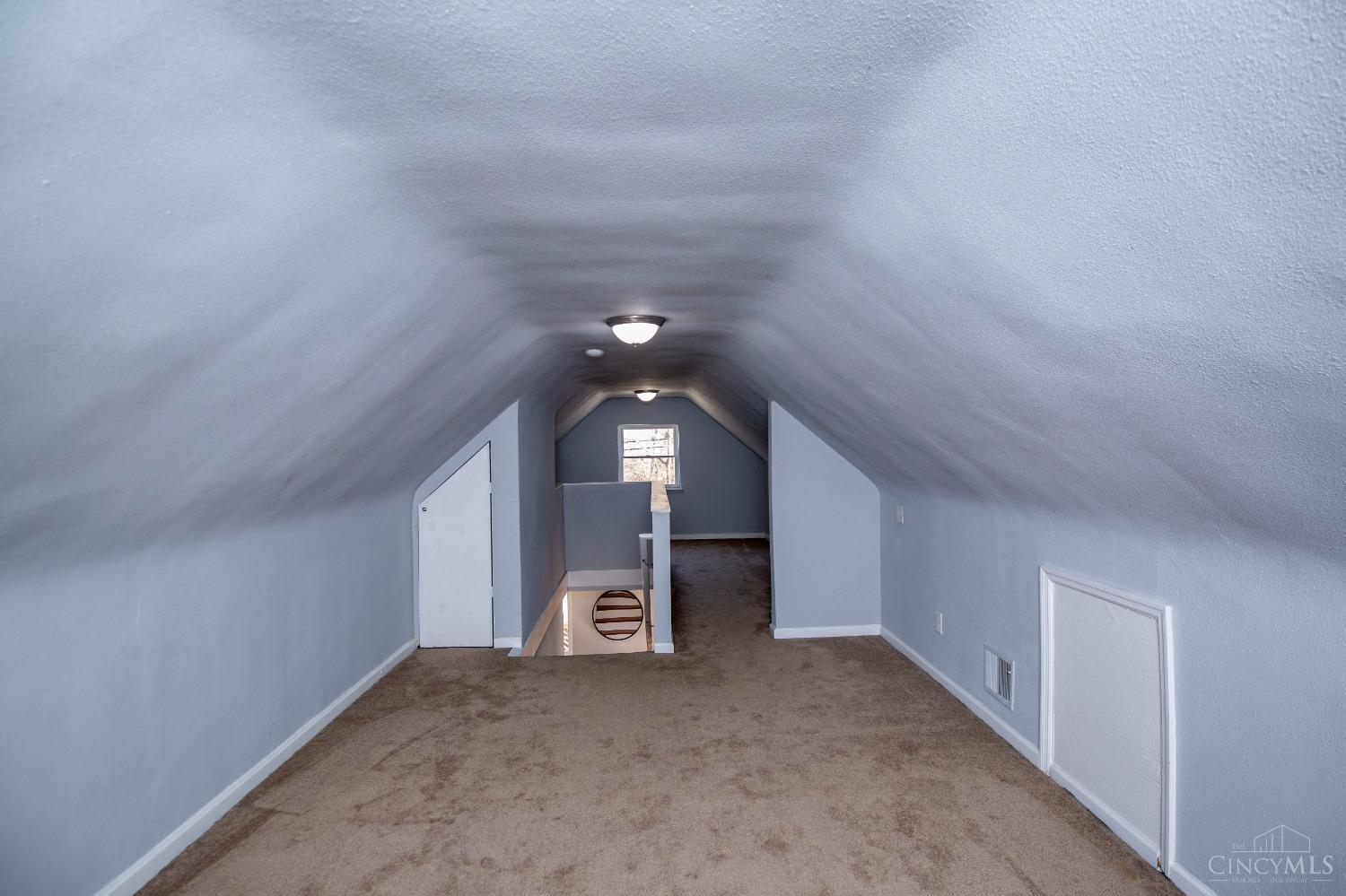 5119 Camargo Road Cincinnati, OH 45227 - Photo 23 of 34 Gallery Image 23