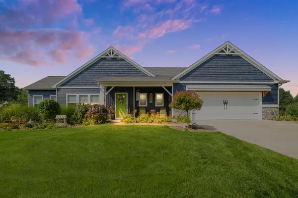 $689,900 | 21889 Hilltop Circle, Stanwood, MI 49346