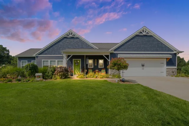 $689,900 | 21889 Hilltop Circle, Stanwood, MI 49346