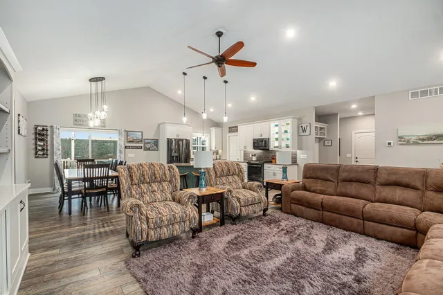 $689,900 | 21889 Hilltop Circle, Stanwood, MI 49346