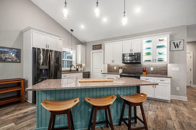 $689,900 | 21889 Hilltop Circle, Stanwood, MI 49346