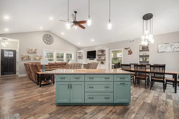 $689,900 | 21889 Hilltop Circle, Stanwood, MI 49346