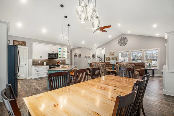 $689,900 | 21889 Hilltop Circle, Stanwood, MI 49346