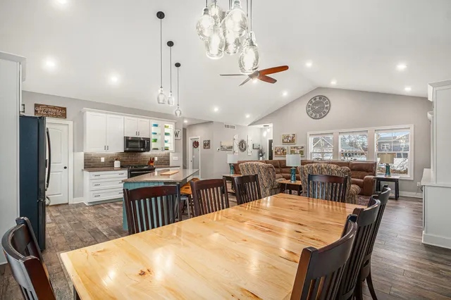 $689,900 | 21889 Hilltop Circle, Stanwood, MI 49346