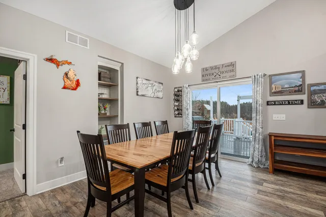 $689,900 | 21889 Hilltop Circle, Stanwood, MI 49346