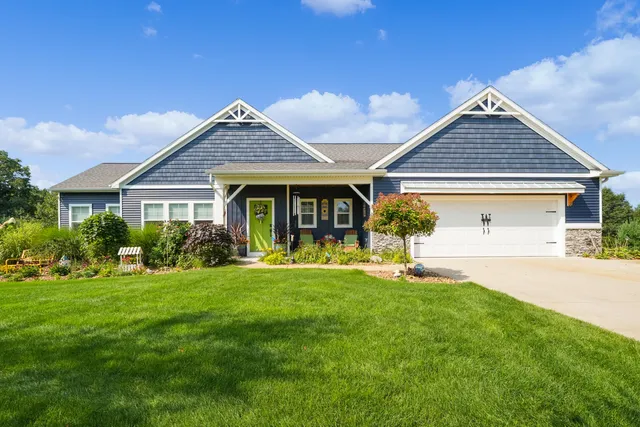 $689,900 | 21889 Hilltop Circle, Stanwood, MI 49346