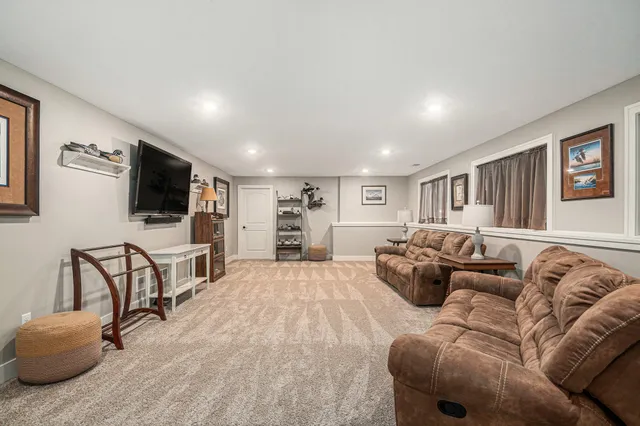 $689,900 | 21889 Hilltop Circle, Stanwood, MI 49346