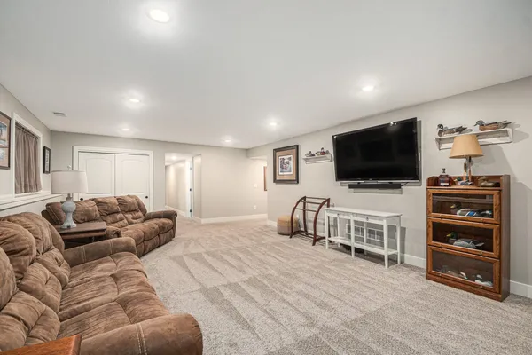 $689,900 | 21889 Hilltop Circle, Stanwood, MI 49346