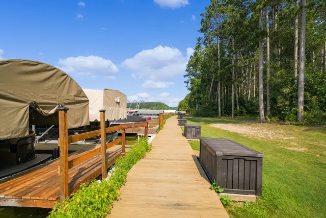 $689,900 | 21889 Hilltop Circle, Stanwood, MI 49346