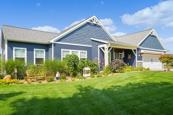 $689,900 | 21889 Hilltop Circle, Stanwood, MI 49346