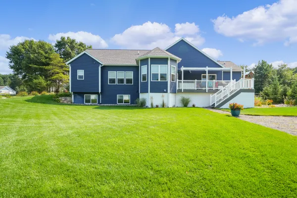 $689,900 | 21889 Hilltop Circle, Stanwood, MI 49346