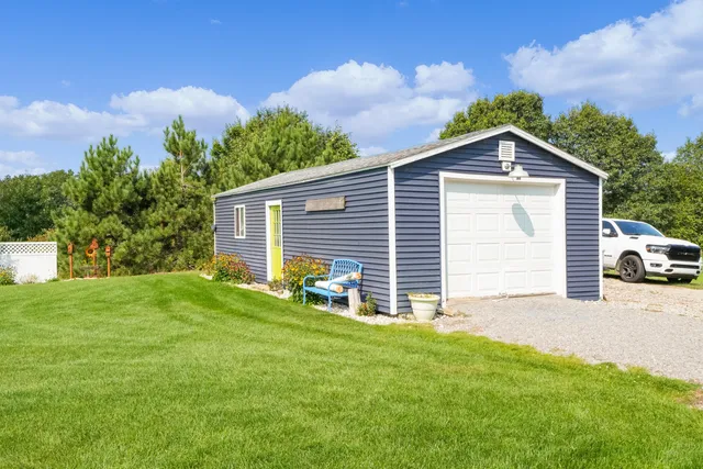 $689,900 | 21889 Hilltop Circle, Stanwood, MI 49346