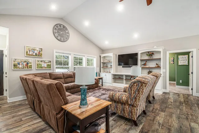 $689,900 | 21889 Hilltop Circle, Stanwood, MI 49346