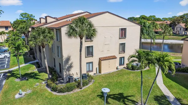 $1,800 | 812 Sky Pine Way, Unit D3, Greenacres, FL 33415