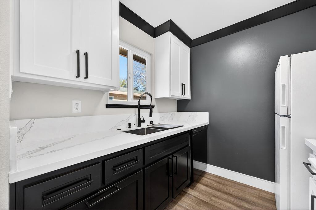 10803 Coloma Road, Unit 4 Rancho Cordova, CA 95670 - Photo 28 of 49 a bathroom with a sink and a mirror
