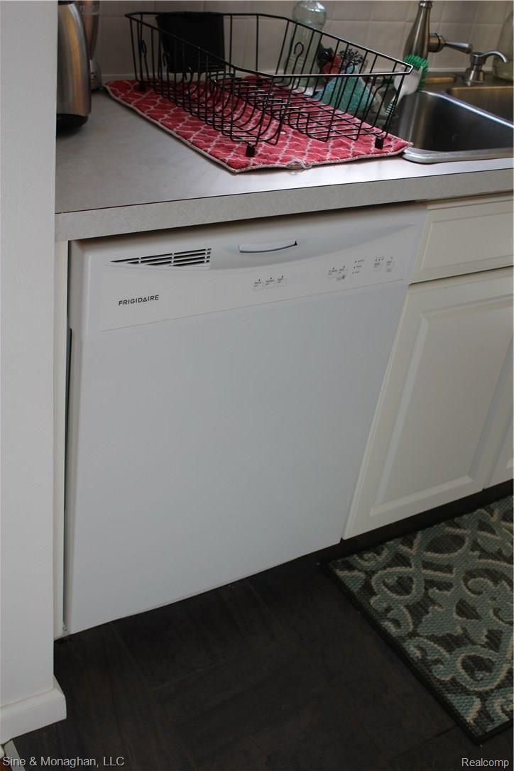 2981 Wakefield Road Berkley, MI 48072 - Photo 13 of 64 New Dishwasher (4 months old!)