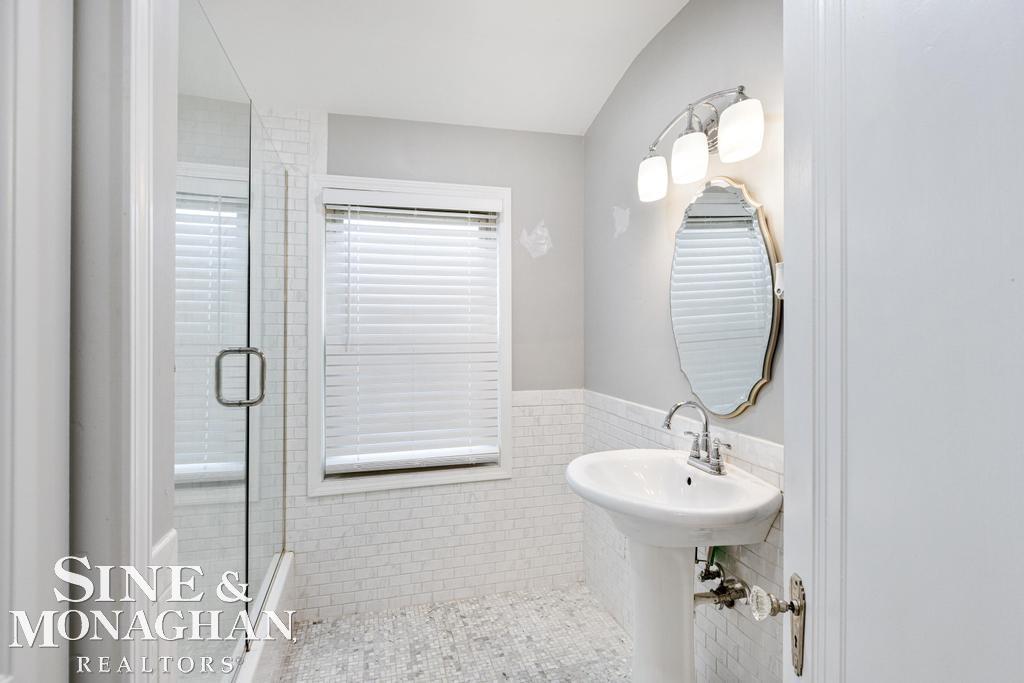 1410 Buckingham Road Grosse Pointe Park, MI 48230 - Photo 23 of 41