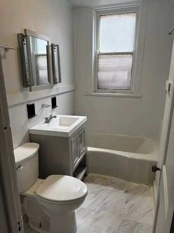 $1,250 | 4042 West Cermak Road, Unit 1, Chicago, IL 60623